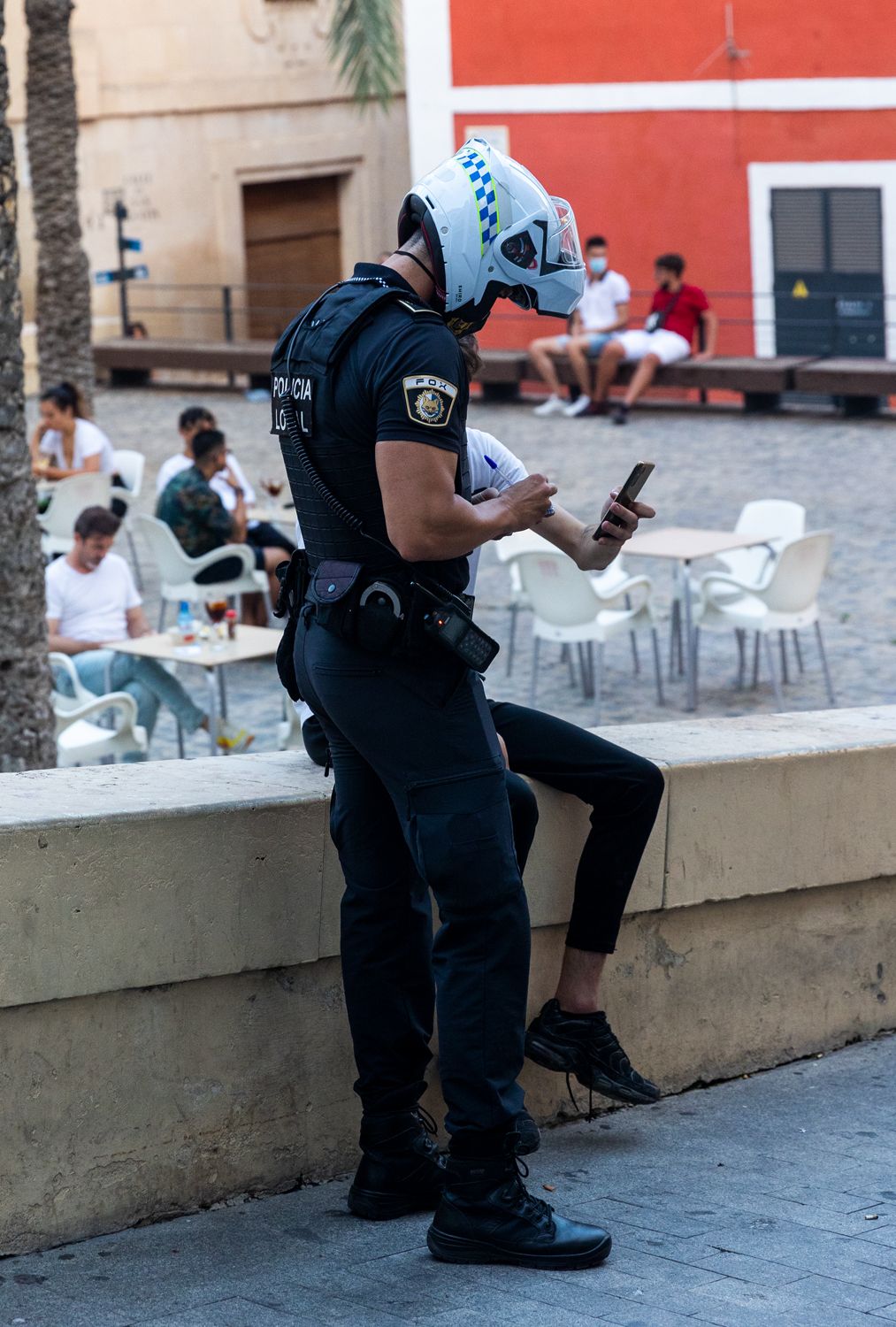 Máxima presión policial contra los botellones para frenar los contagios de covid en Alicante