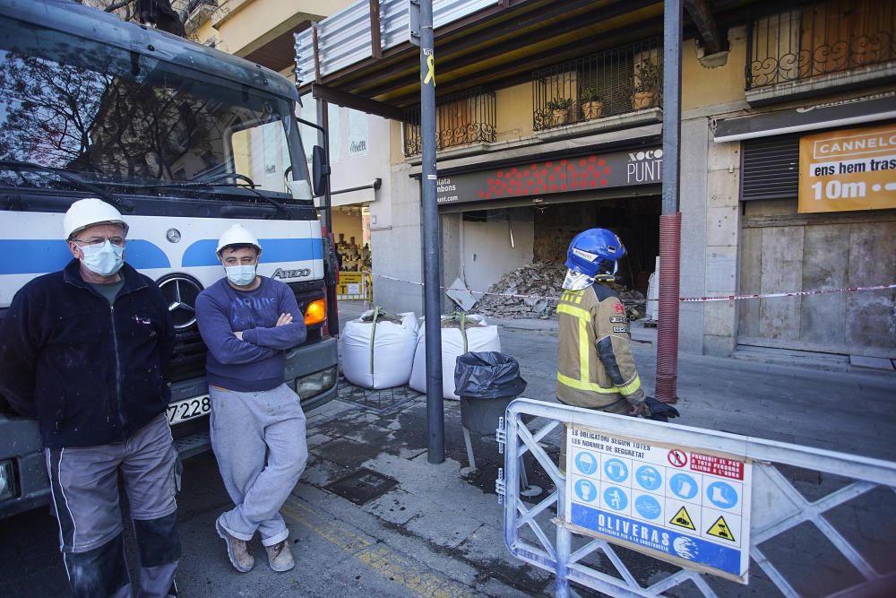 Operaris i bombers a la zona de l''accident laboral