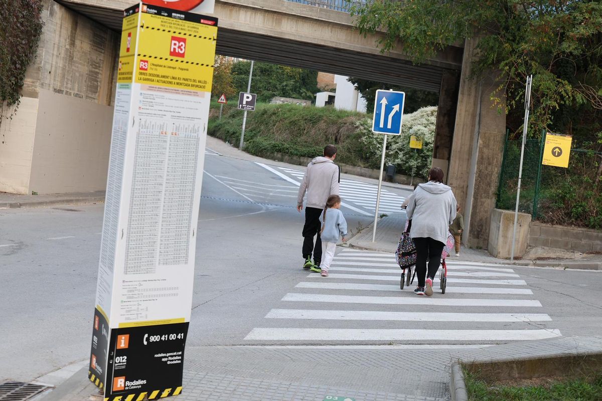 Renfe prepara los autobuses sustitutorios unos días antes del gran corte de la R3 de Rodalies
