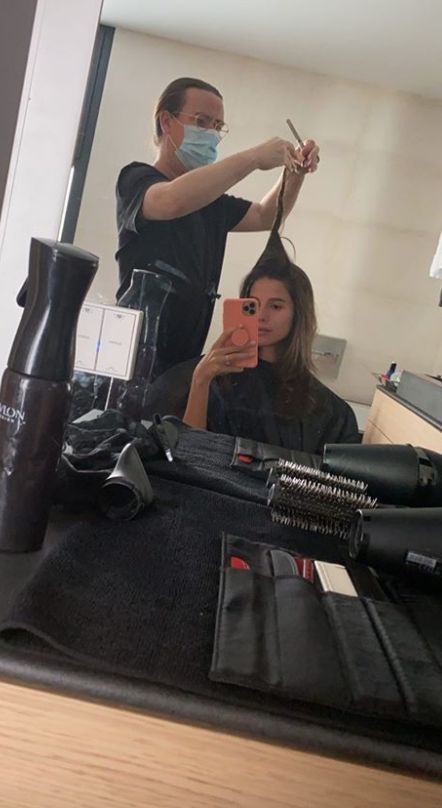 Sandra Gago, con su cabello en manos del estilista Manu Fernández