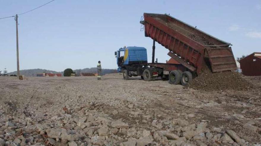 Obras de acondicionado del aparcamiento provisional de Altamira. // Santos Álvarez