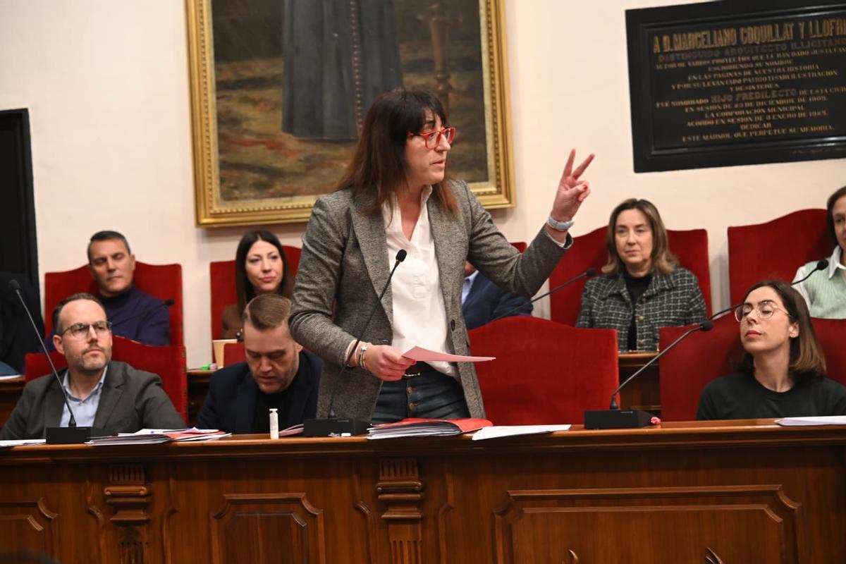 La socialista Patricia Macià, en el pleno de este lunes.