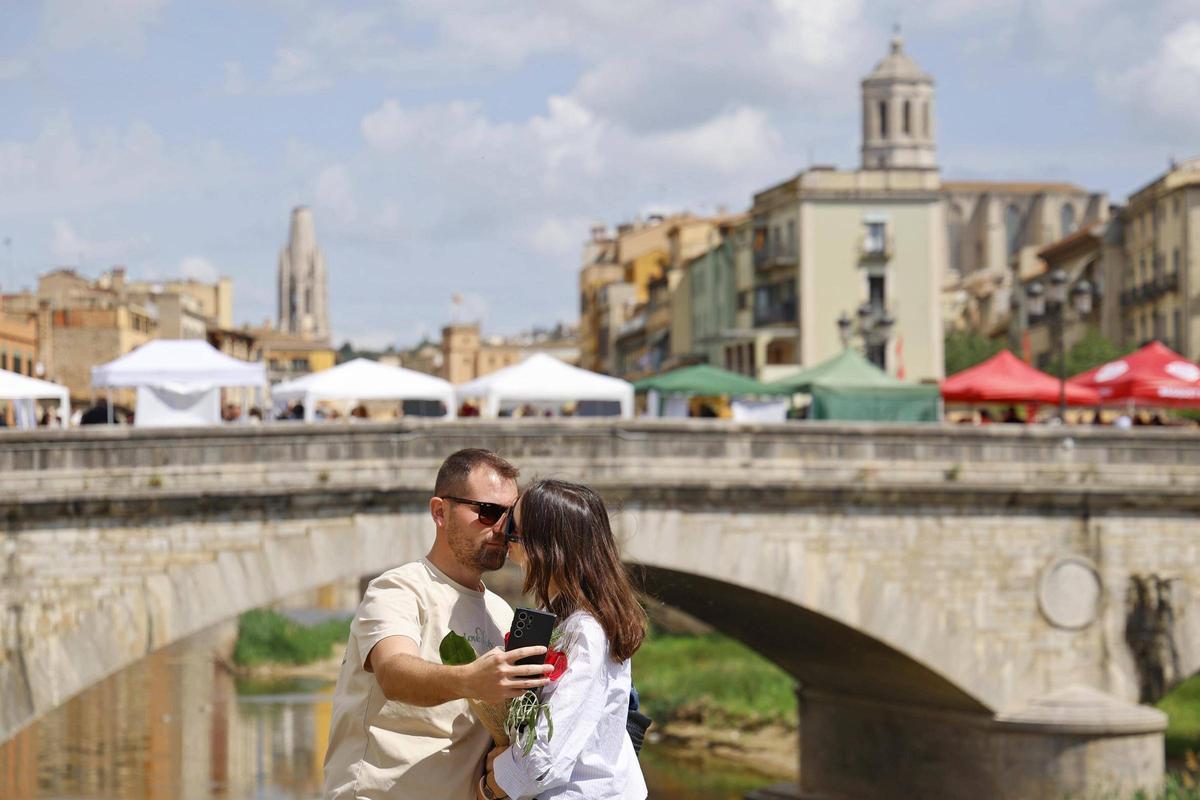 Les imatges de la diada de Sant Jordi a Girona