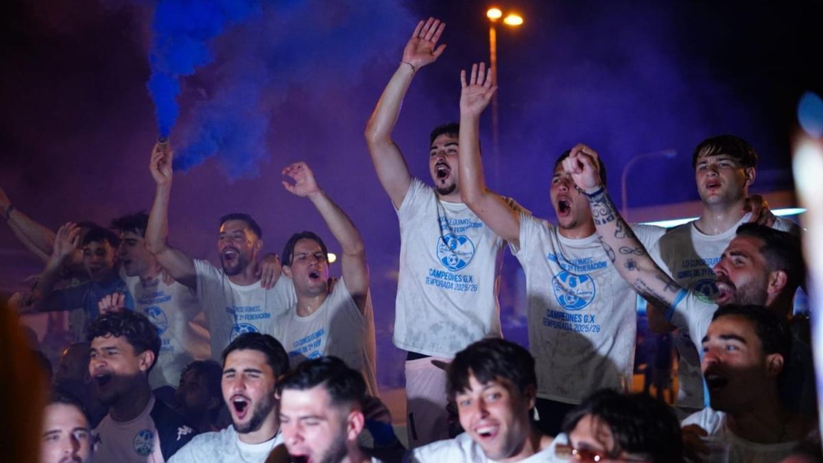 El Ciudad de Lucena celebra el ascenso a la Segunda Federación.