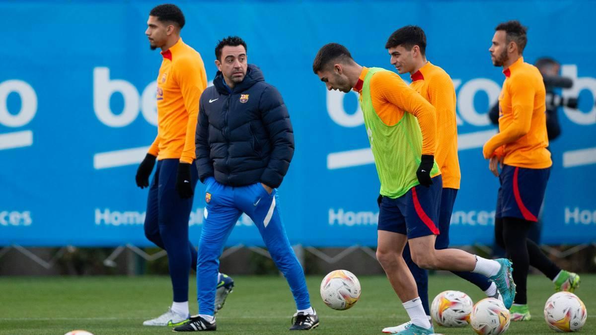 Xavi tiene ahora mismo ocho delanteros en nómina