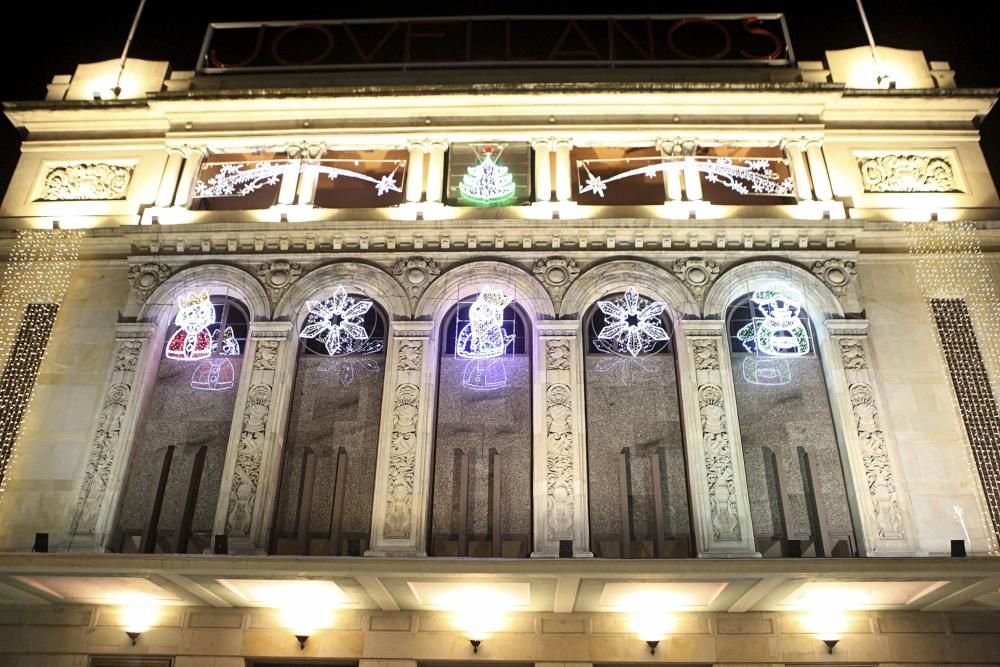 Encendido de luces navideñas en Gijón.