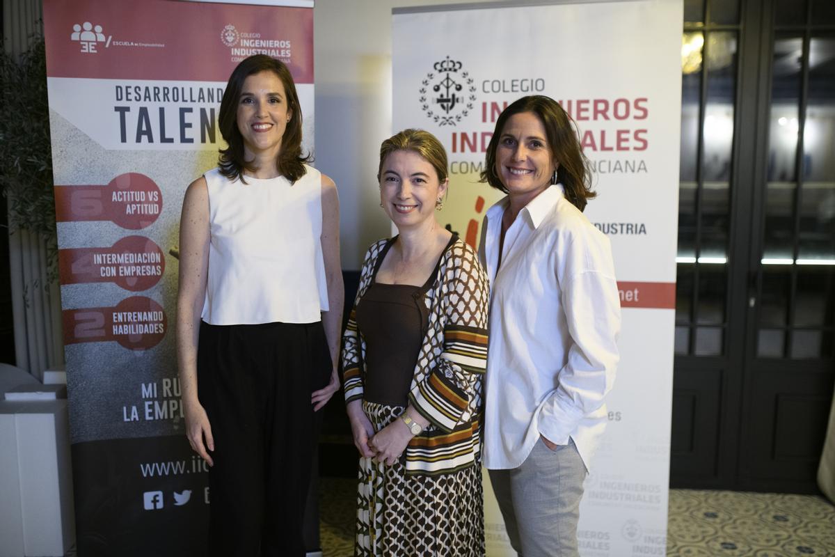 Esther Pavía, Nieves Romero y Eva Marco en un momento del evento.
