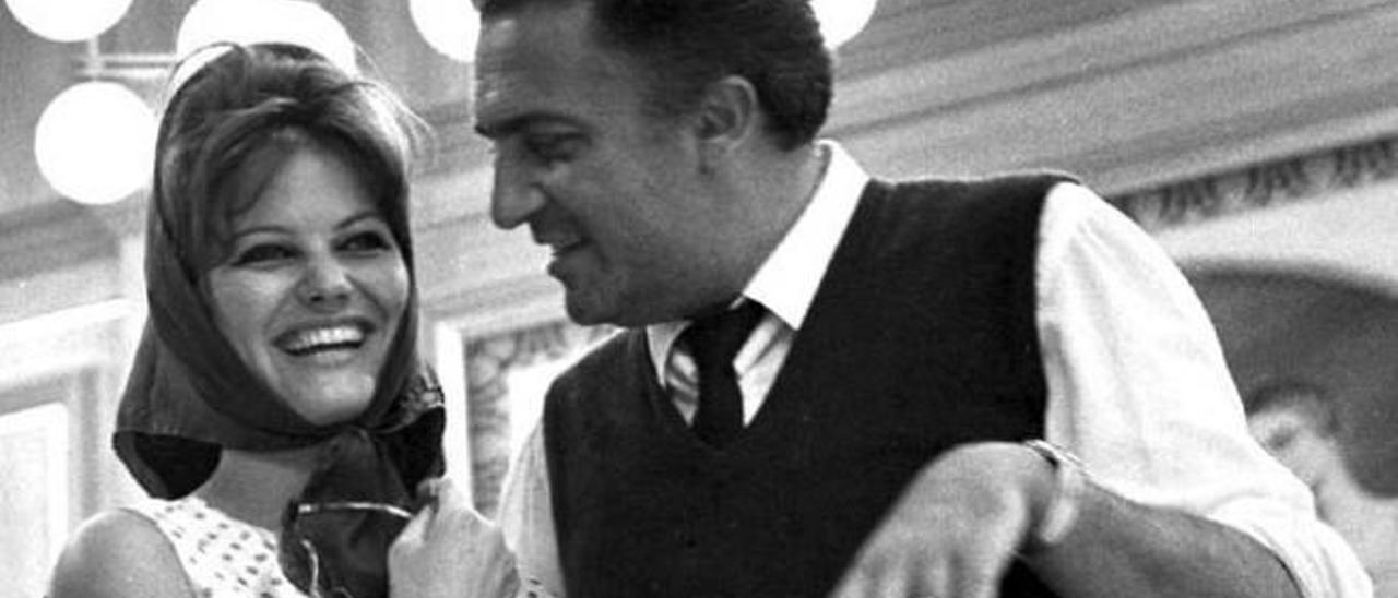 &#039;Fellini, ocho y medio&#039;, con Marcello Mastroianni, Claudia Cardinale, Anouk Aimée y Sandra Milo en los principales roles, optó a cinco estatuillas en los Óscar de 1963, aunque sólo obtuvo dos: Mejor película de habla no inglesa y mejor vestuario.