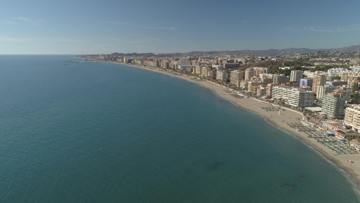 Vista aérea de una playa de Fuengirola (Málaga).