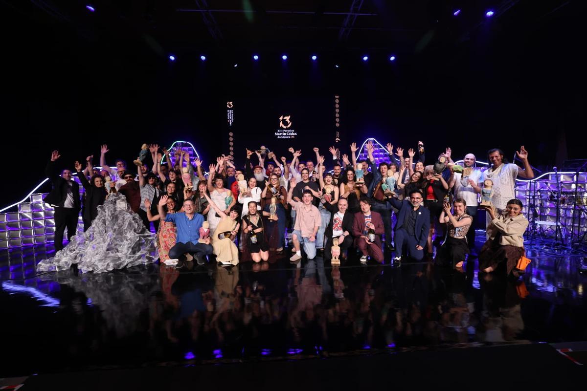 A foto de familia con todos os galardoados nos Premios Martín Códax da Música, este mércores no Pazo da Cultura de Pontevedra.