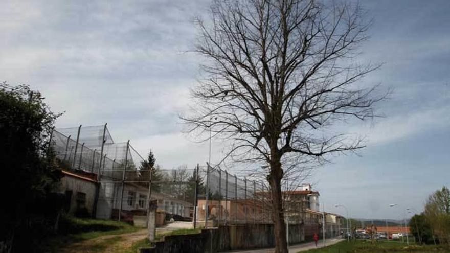 El exterior del centro de menores de Sograndio.