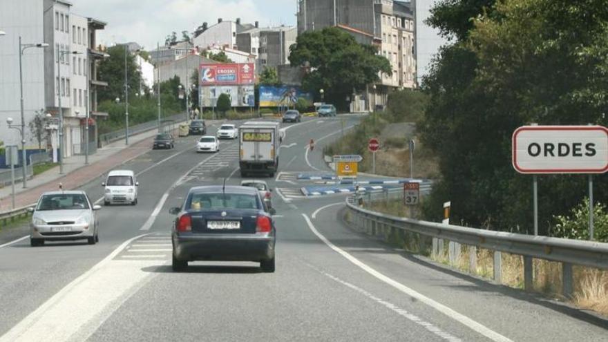 Carretera nacional N-550 entre la entrada de la capital ordense y el cruce de su variante local  / jesús de arcos