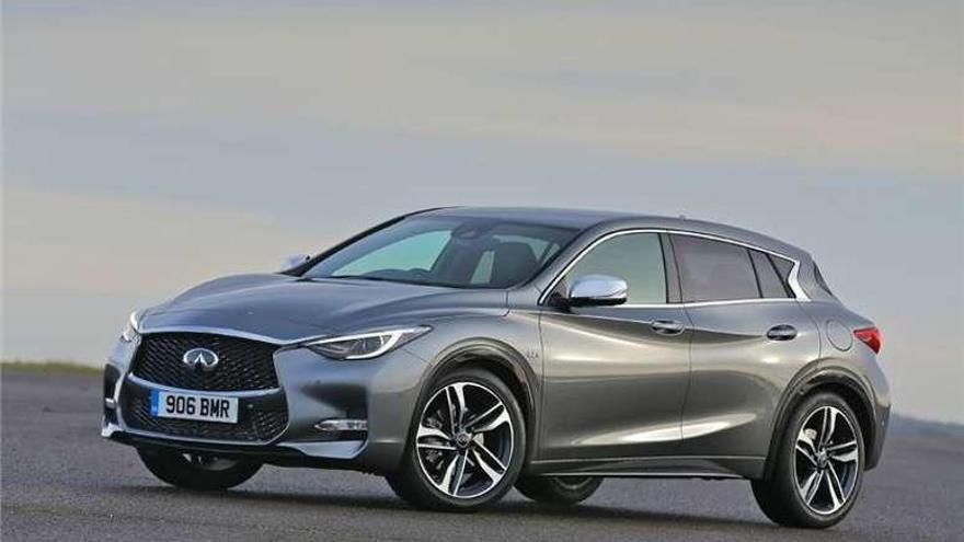 Infiniti Q30.