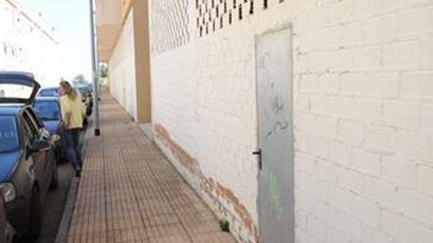 El residencial Universidad de Cáceres plantea movilizarse si no se abren los locales