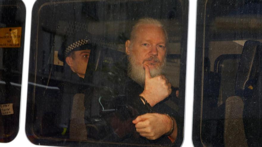 Corbyn pide a May que impida la extradición de Assange