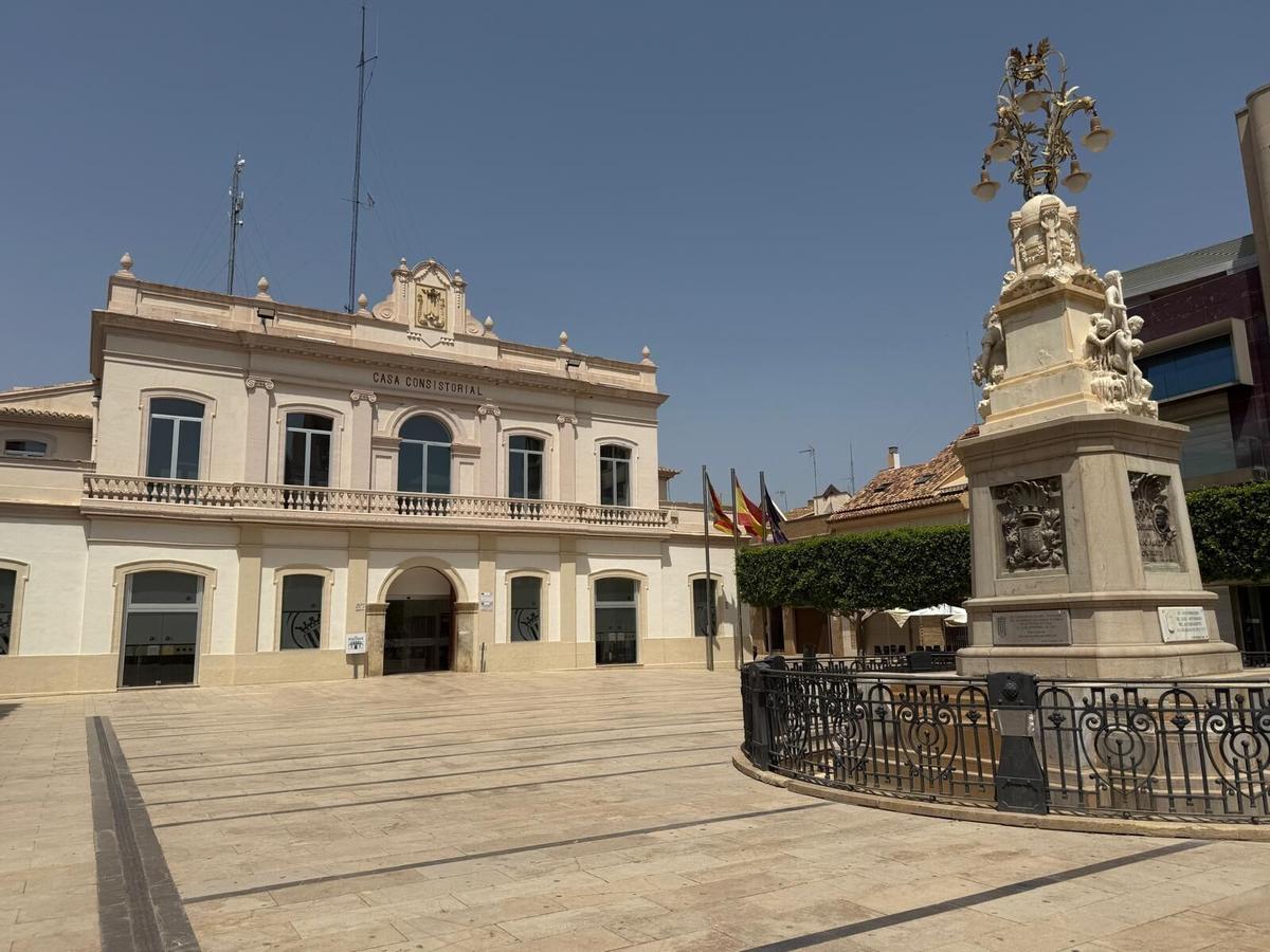 La plaza del Ayuntamiento de Alfafar.