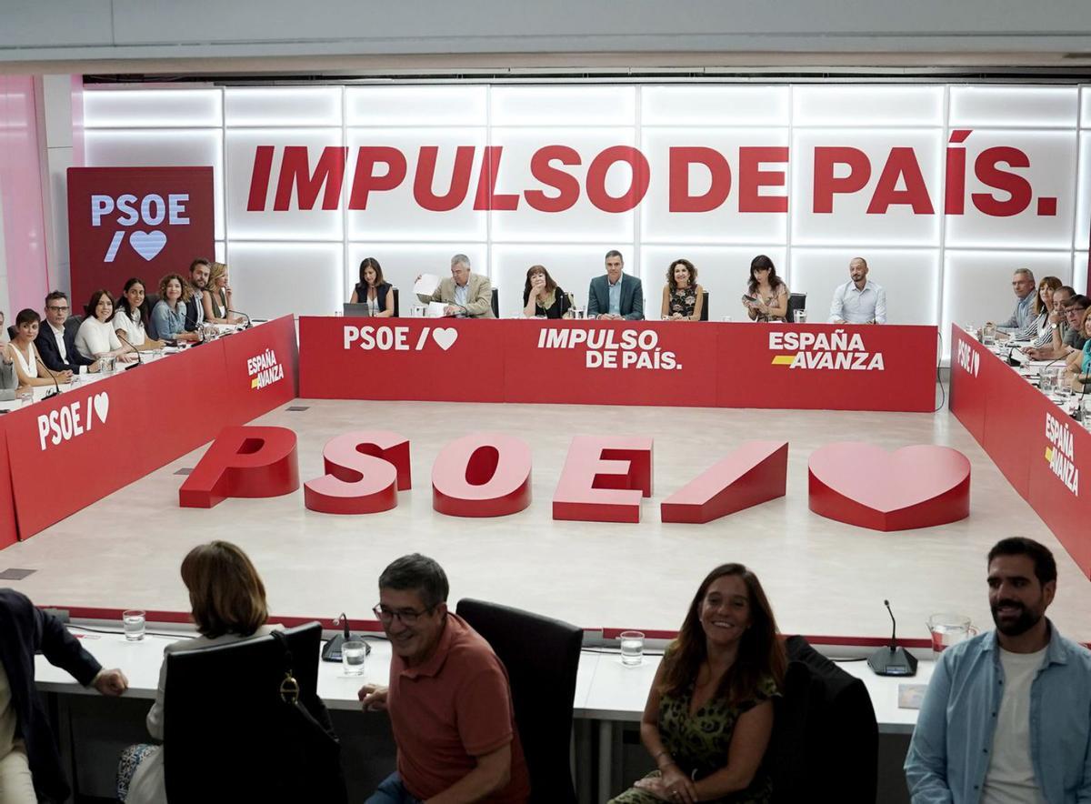 La contestació interna a Sánchez en el PSOE s’estén a barons afins La contestació interna a Sánchez en el PSOE s’estén a barons afins