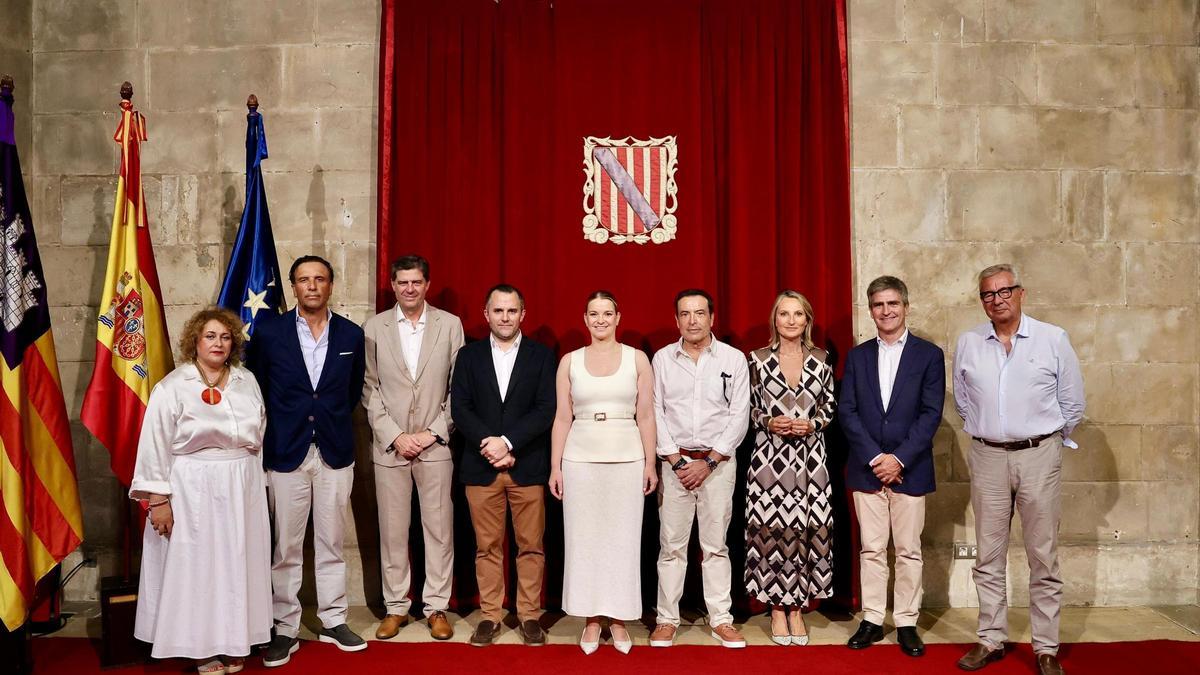 Prohens, junto a los dirigentes de patronales, hoteleros y UGT.