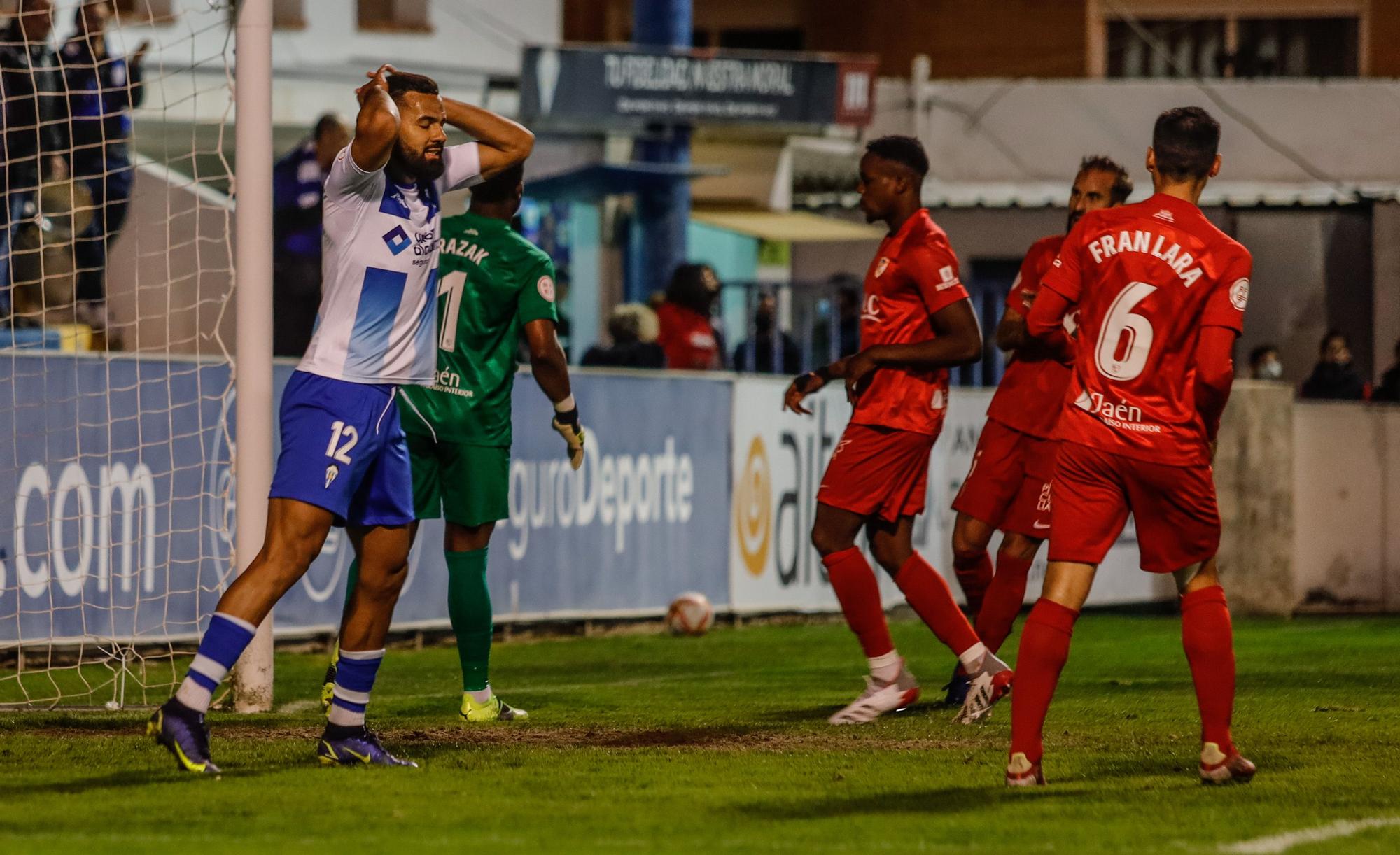 Tercer pinchazo seguido del Alcoyano (0-2)