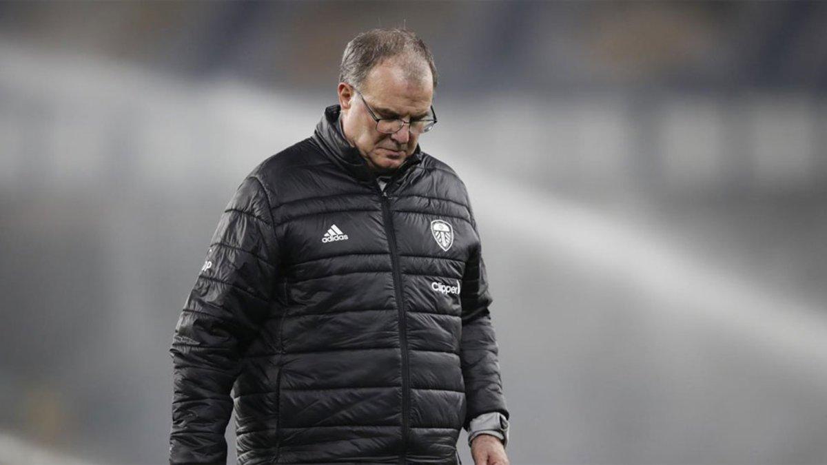 Bielsa llegó a Leeds en junio de 2018 y, tras dos temporadas en segunda división, consiguió devolver a los 'Whites' a la elite del futbol inglés, 16 años después de su descenso