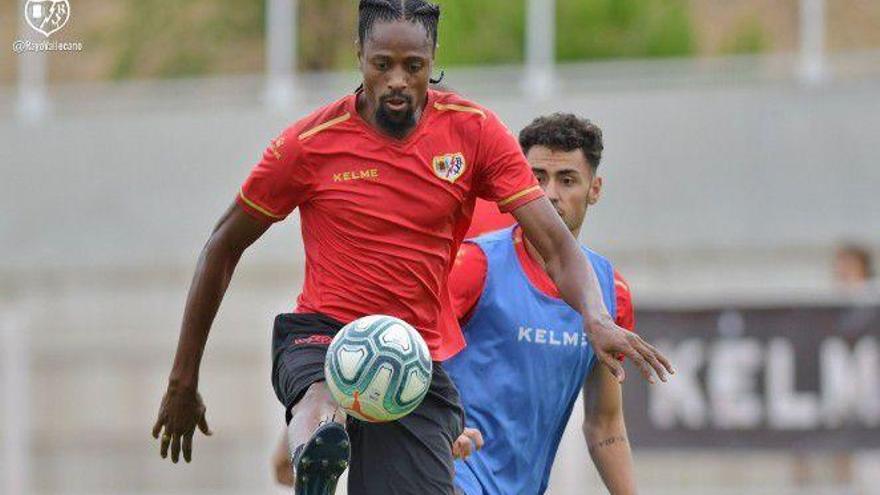 Abdoulaye Ba, durante un entrenamiento con el Rayo Vallecano. | LA OPINIÓN