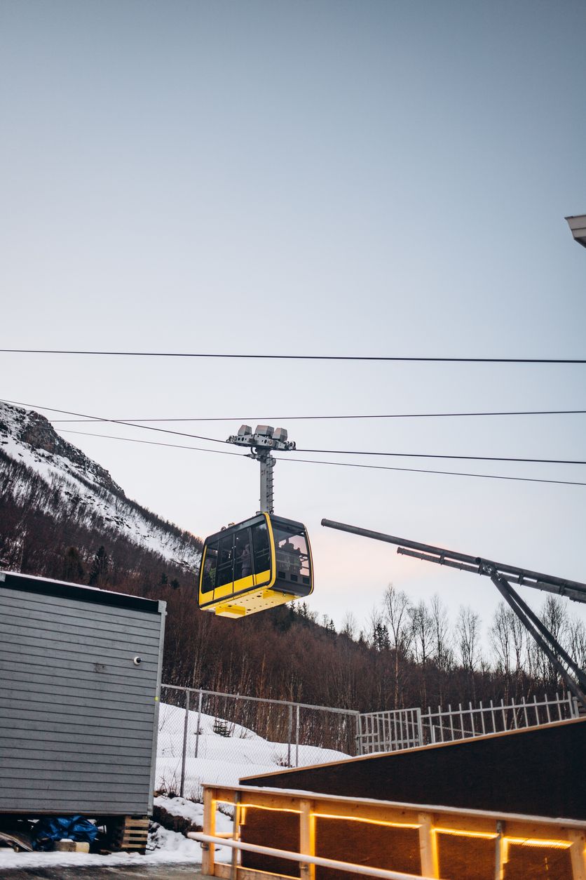 Ascenso al teleférico de Fjellheisen, Tromsø, Noruega