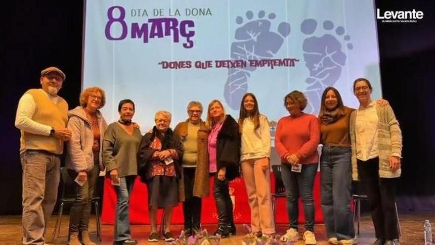 Quartell rinde homenaje a sus mujeres