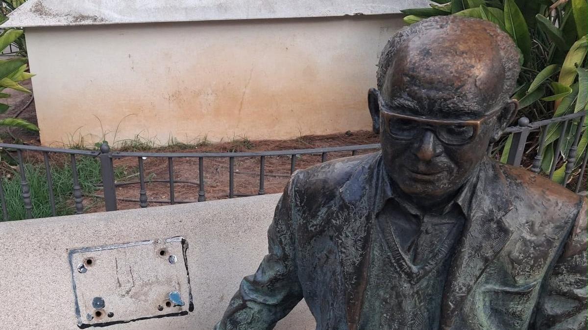 La estatua ha sufrido un nuevo ataque vandálico.