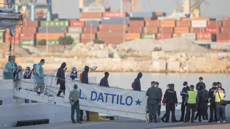 La llegada del buque Dattilo al puerto de València, el verano pasado.