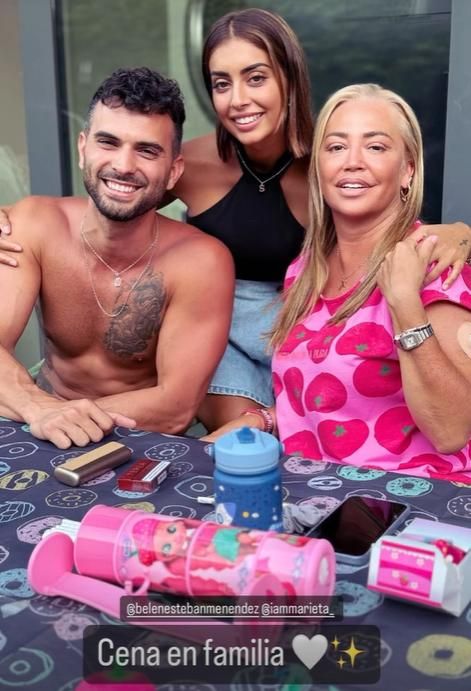 Belén Esteban junto a Marieta y Suso disfrutando de una cena