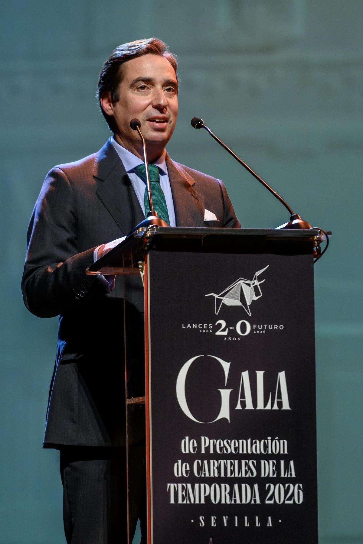 José María Garzón presenta los carteles de la Feria de Sevilla.