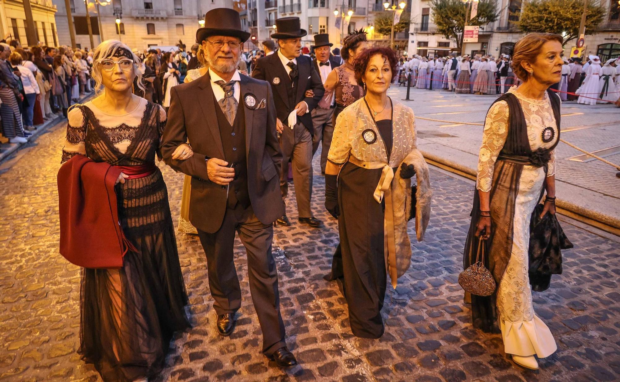 Inicio de la Feria Modernista de Alcoy 2025