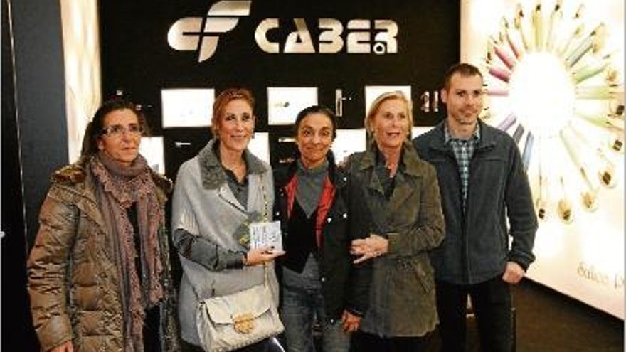 Albar -a l'esquerra-  i Casas -centre-, amb representants de Caber: Maria Bertrana i Esther i David Caballeria.