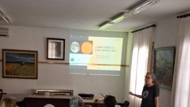 Charla sobre el eclipse en Longares.