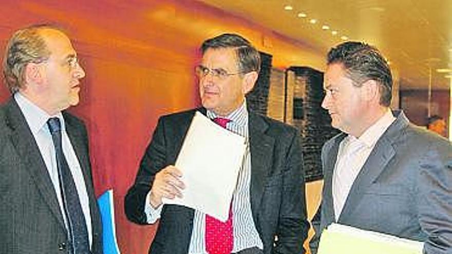 José Agustín Cuervas-Mons, Ovidio Sánchez y Joaquín Aréstegui, ayer.