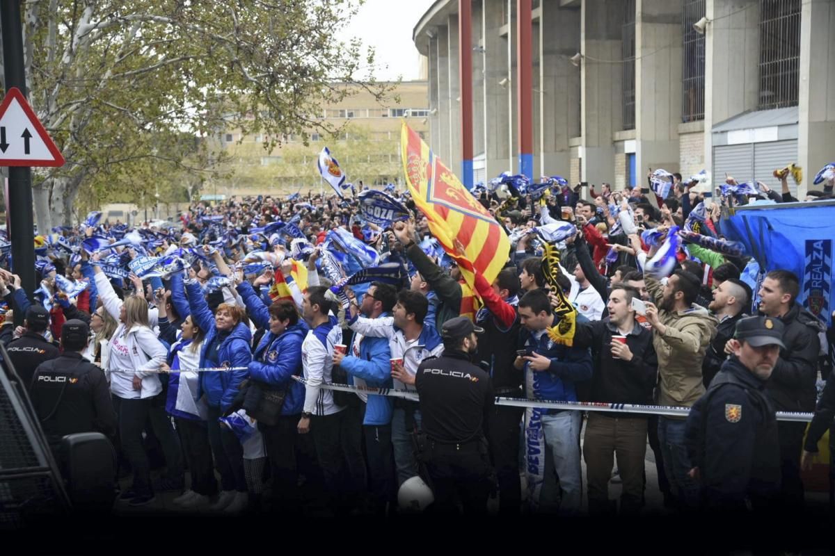 La aficiones del Real Zaragoza y de la SD Huesca volcadas con sus equipos