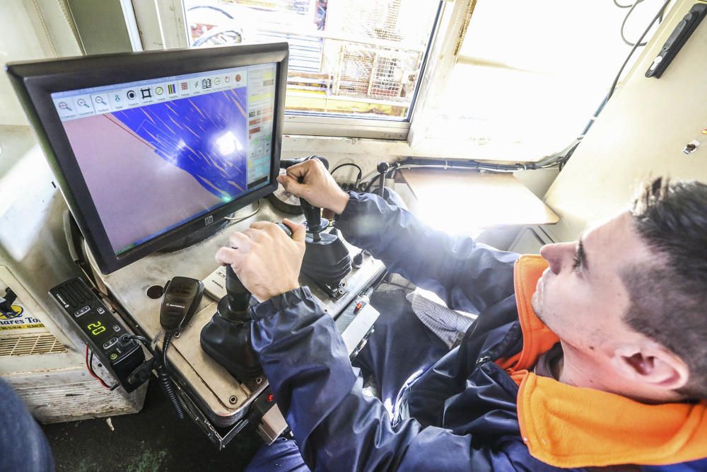 De la laguna de Torrevieja se puede extraer sal durante todo el año haciendo uso de una tecnología minera única