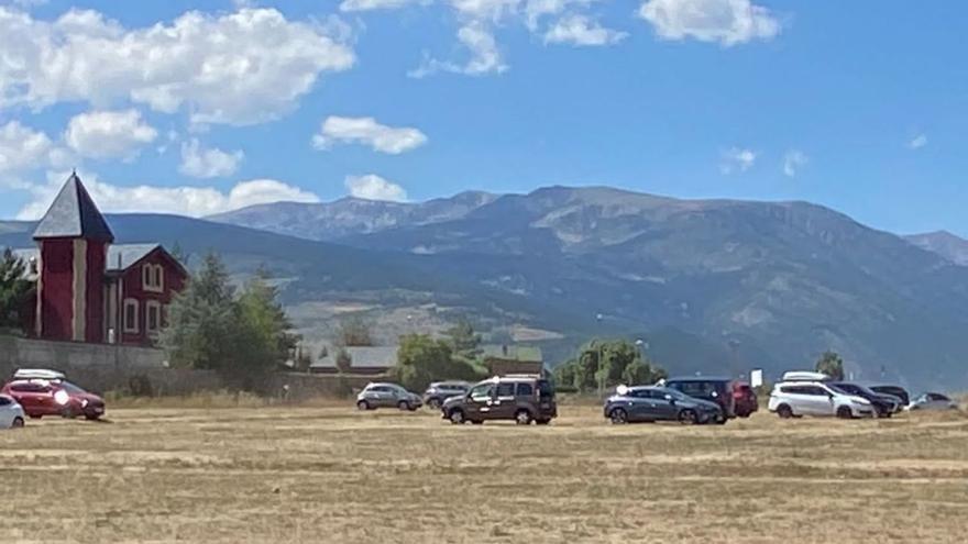 Puigcerdà habilita un prat com a aparcament nord per afrontar el ple turístic