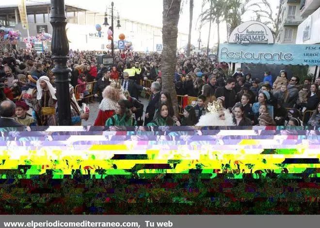 GALERÍA DE FOTOS - Los Reyes Magos llegan cargados de ilusiones a Castellón