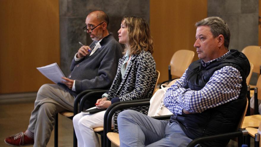 Natalio Grueso, Judit Pereiro y José María Vigil, en el juicio del &quot;Caso Niemeyer&quot;.