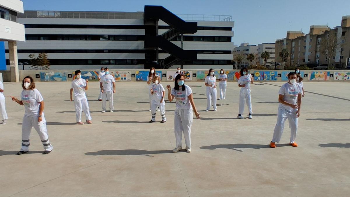 El hospital de Ibiza baila la coreografía de 'El Hormiguero' para dar visibilidad al cáncer de mama metastásico