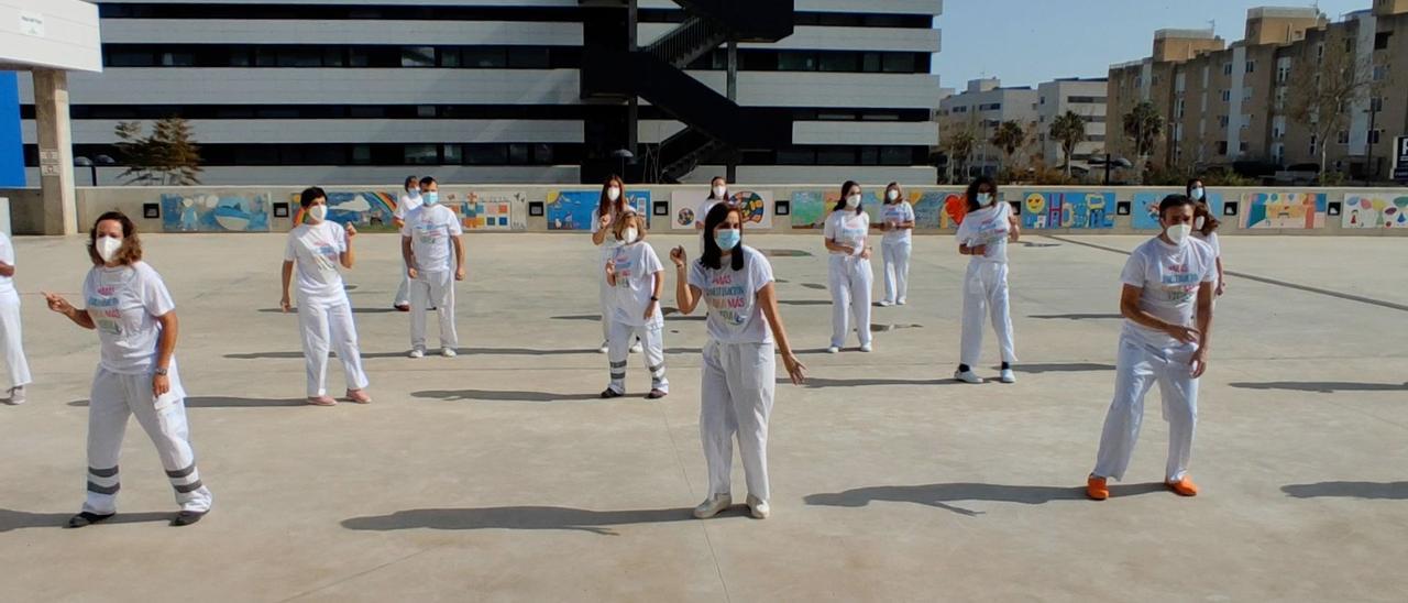 El hospital de Ibiza baila la coreografía de 'El Hormiguero' para dar visibilidad al cáncer de mama metastásico