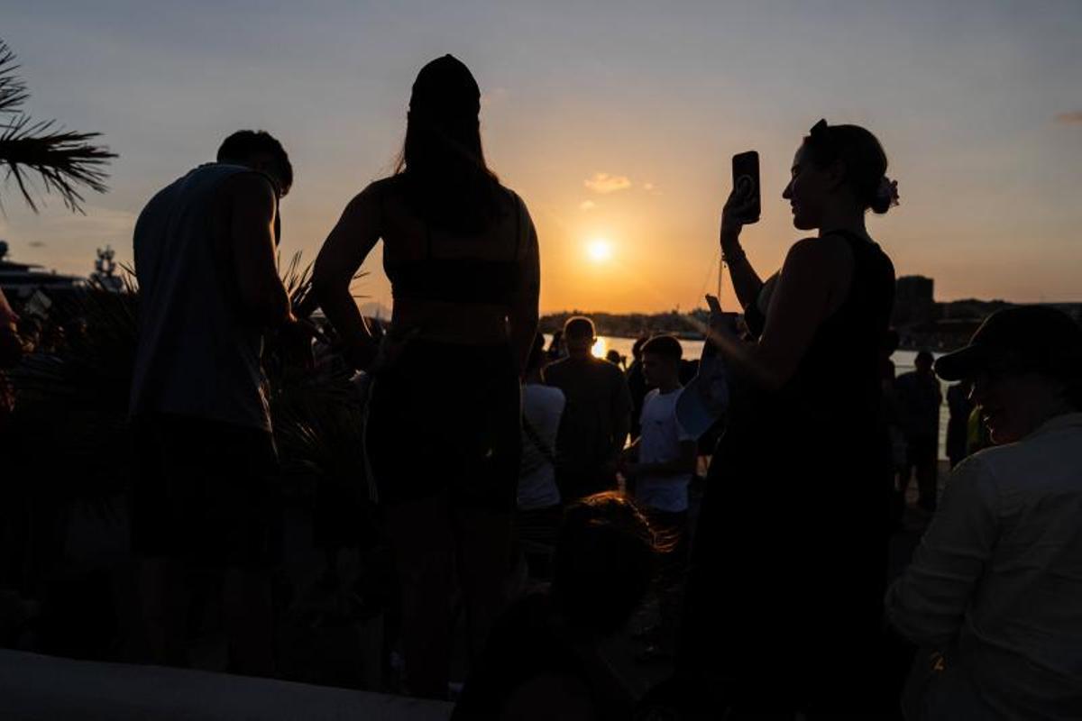 Imagenes desde el El Port Marina Tarraco, durante  el eclipse total de Sol