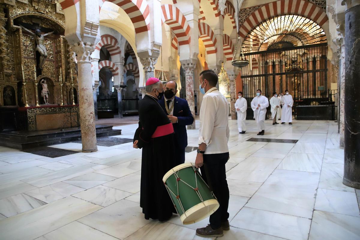 El Simpecado del Rocío en la Catedral El Simpecado del Rocío en la Catedral