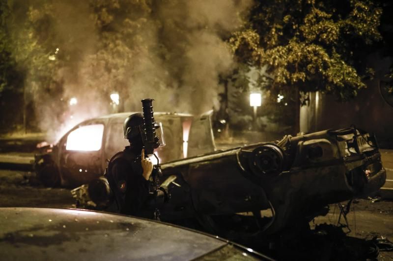 Manifestaciones violentas en Nanterre, Francia, después de que la policía matara a tiros a un joven de 17 años