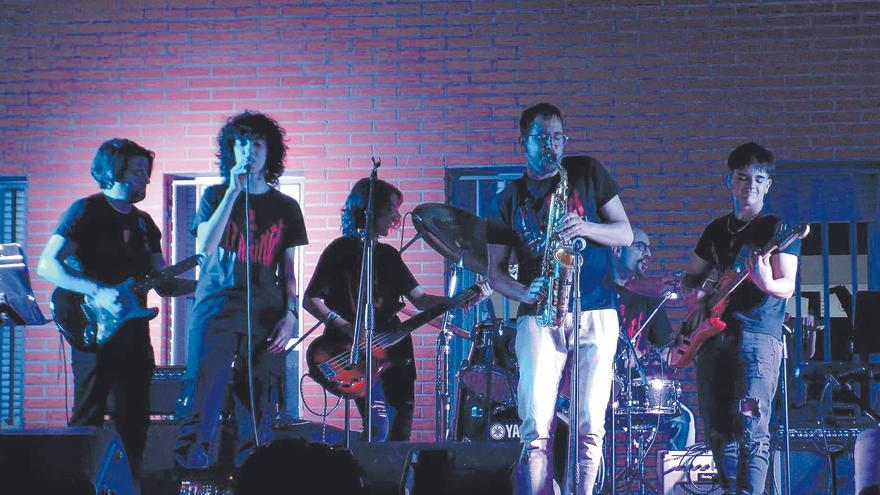 Tres instituts units per un festival de rock