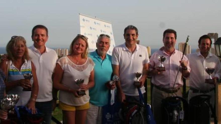 Grupo de ganadores del torneo que se ha celebrado recientemente en las instalaciones de Villaitana.