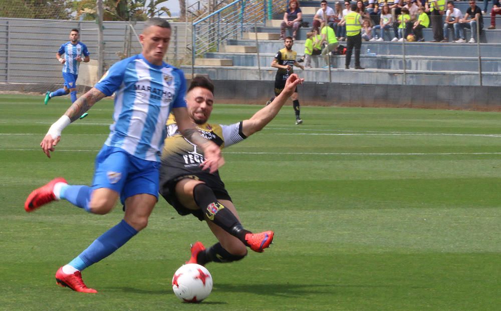 El filial malaguista empata a cero con el conjunto murciano en la ida y se jugará el ascenso en la vuelta.