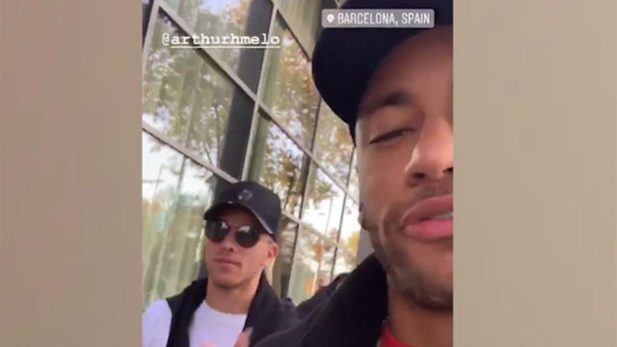 Neymar visita a Arthur en Barcelona