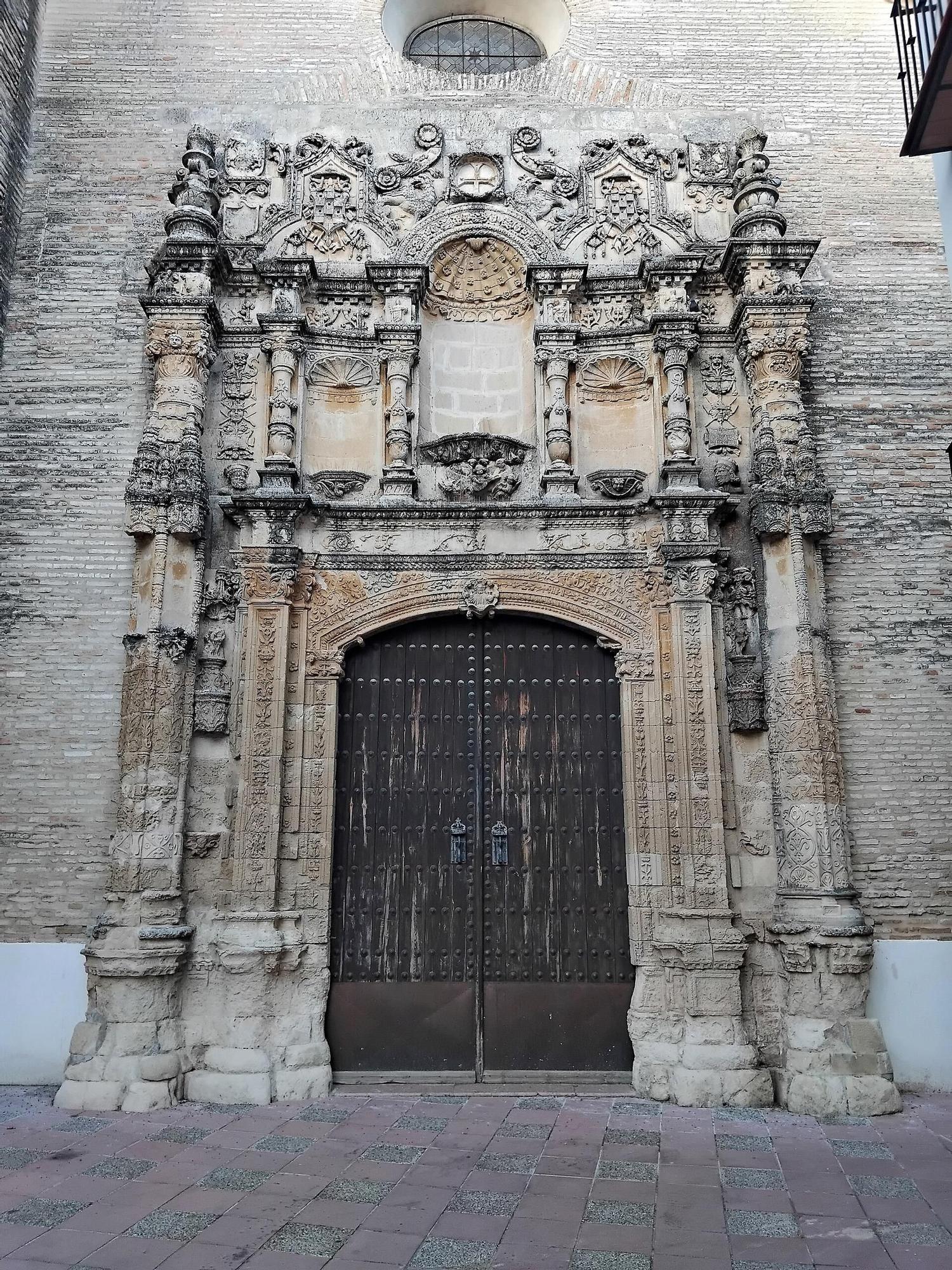Portada plateresca de la iglesia de la Asunción en La Rambla, Córdoba
